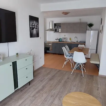 Dana Apartment *