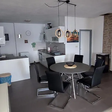 Dana Apartment *
